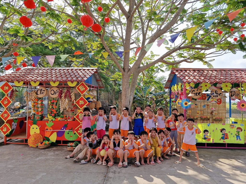 Góc chợ quê và góc học tập
