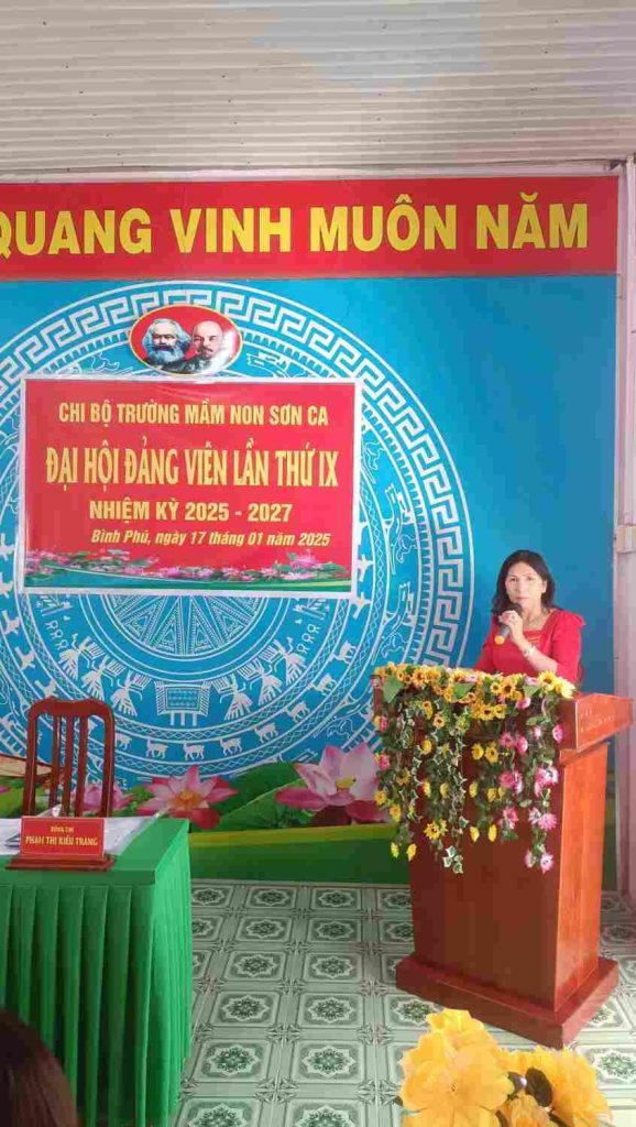 Đồng chí Lê Thị Vân- Bí thư chi bộ Hiệu trưởng nhà trường