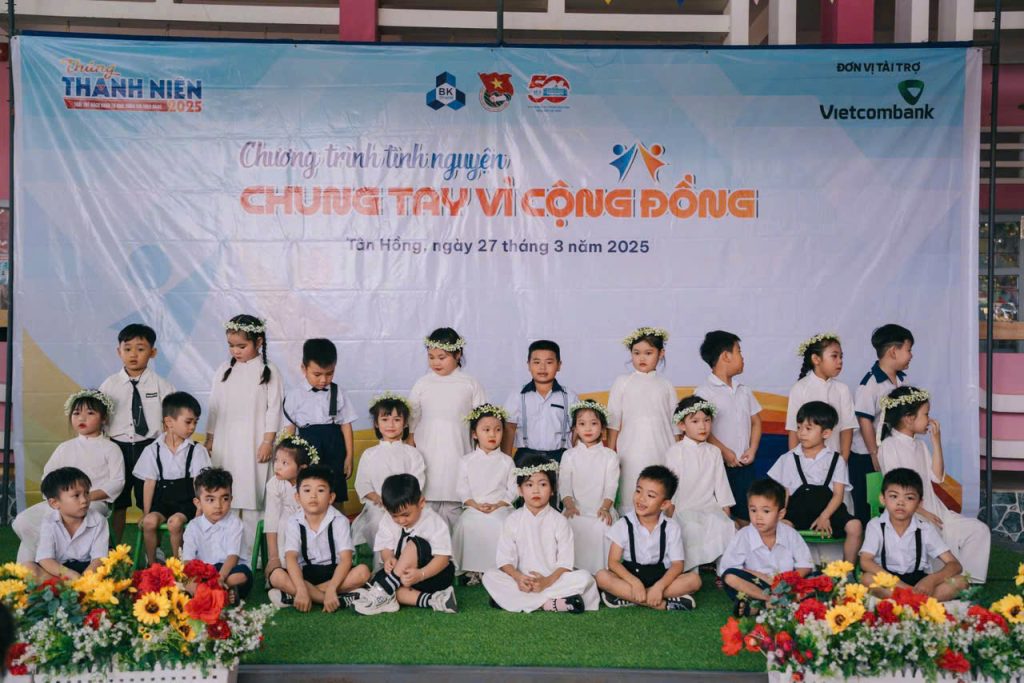 bài hát: Mẹ yêu ơi - các bé lớp Lá 2